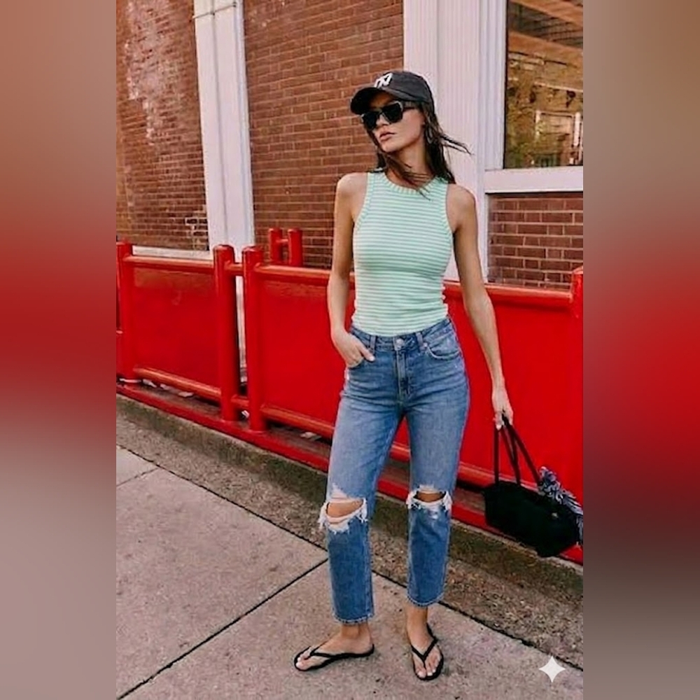 PAIGE DENIM Cindy Crop in Bazaar Destructed Size 29